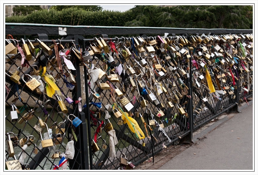 locks on pont neuf